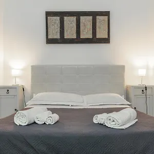 https://zefnea-house.taorminaitalyhotels.com